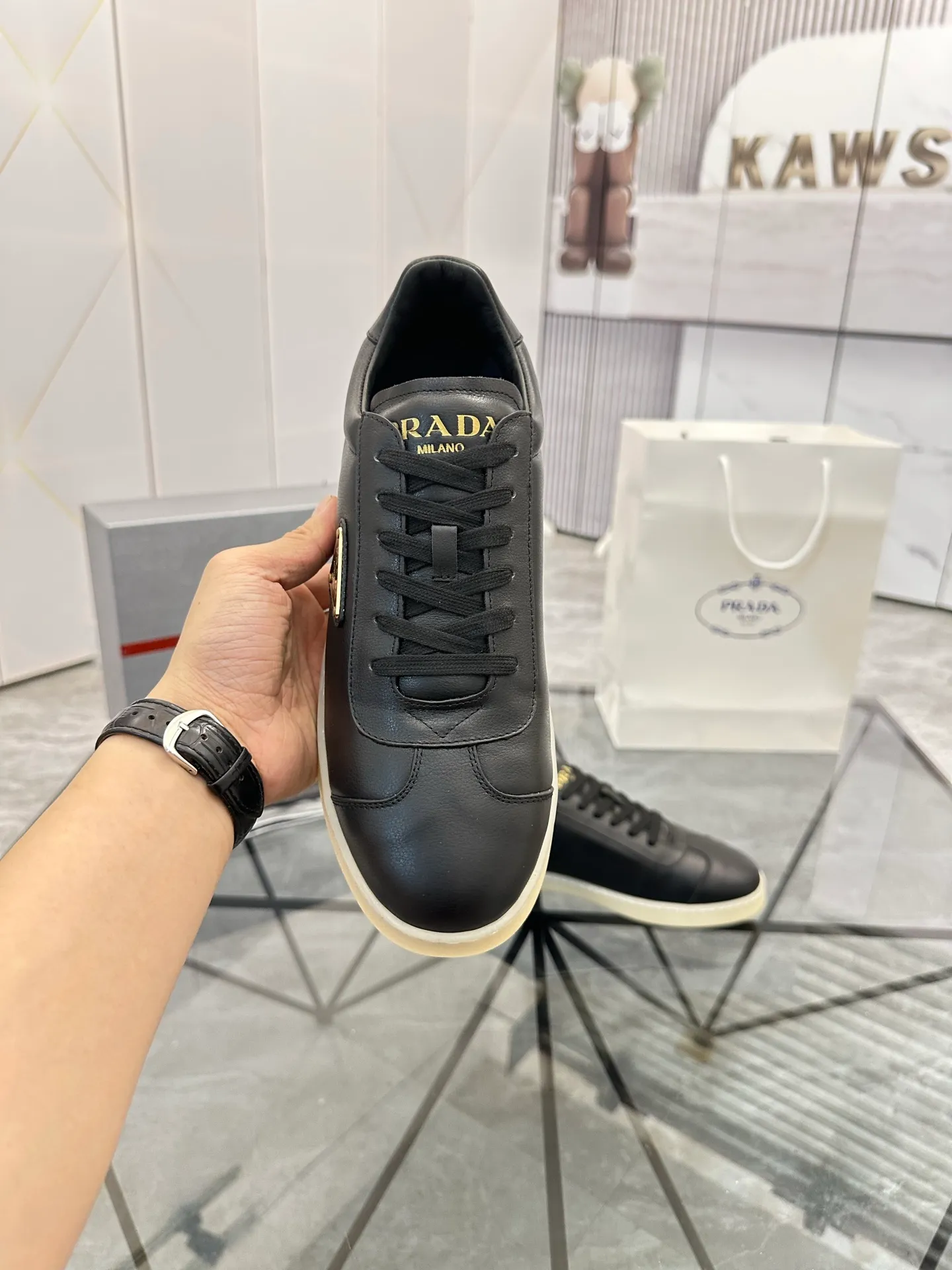 Men's shoes for sale 💰: 💰P540¥ High-end top quality Product trademark: Prada *"Prada*" low-top casual shoes Regular size: 38-45 (can be customized to 46) Product materials: imported first-layer cowhide for the upper, water-dyed cowhide lining, cowhide feet, original outsole. No.: 001